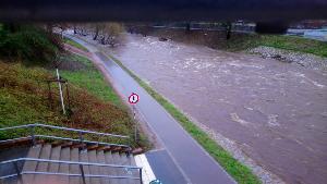 Freiburg: Radweg am Dreisamufer wegen Hochwasser gesperrt