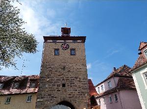 Bronzetafel erinnert künftig an Förderung für den Scheinfelder Torturm