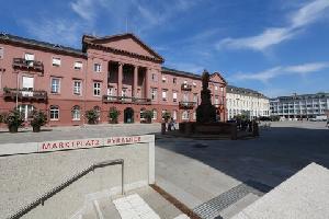 Karlsruhe: Stadtoberhäupter verfassen gemeinsam Globale Erklärung für Demokratie